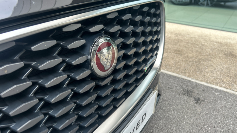 Jaguar F-Pace 2.0 D200 R-Dynamic SE 5dr Auto AWD Diesel Estate